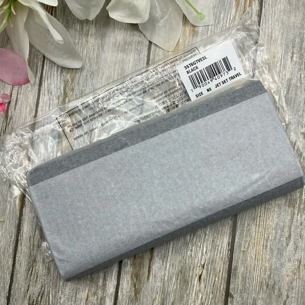 Michael Kors Jet Set Travel Large Saffiano Leather Quarter-Zip Wallet Bag Purse